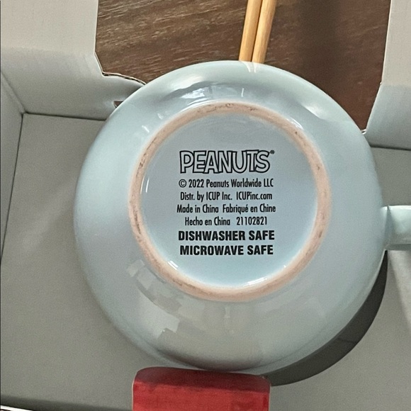 Peanuts Snoppy noodle bowl Remen Mug with chopsticks Large NWT - Picture 2 of 7